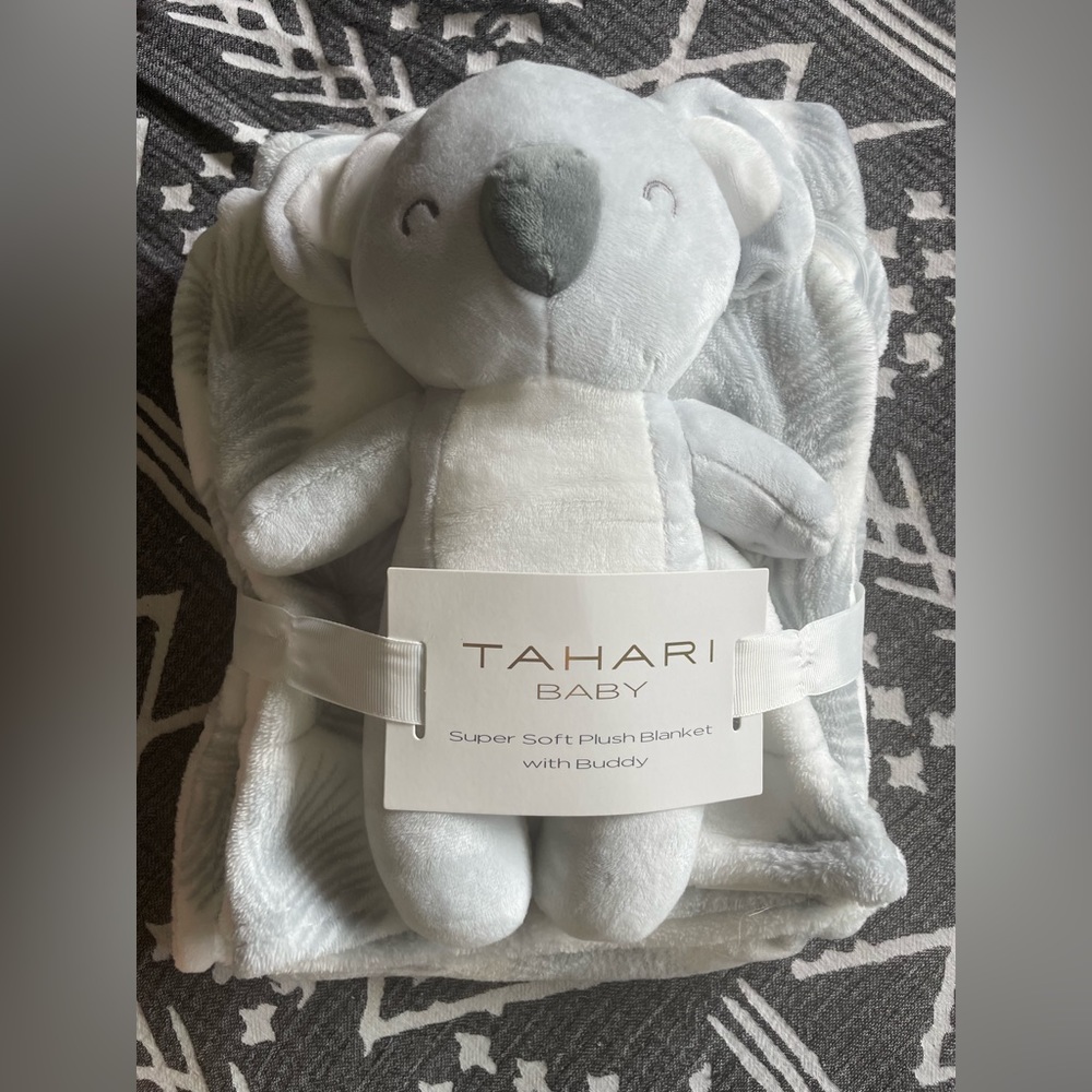 Tahari baby blanket gift set NWT